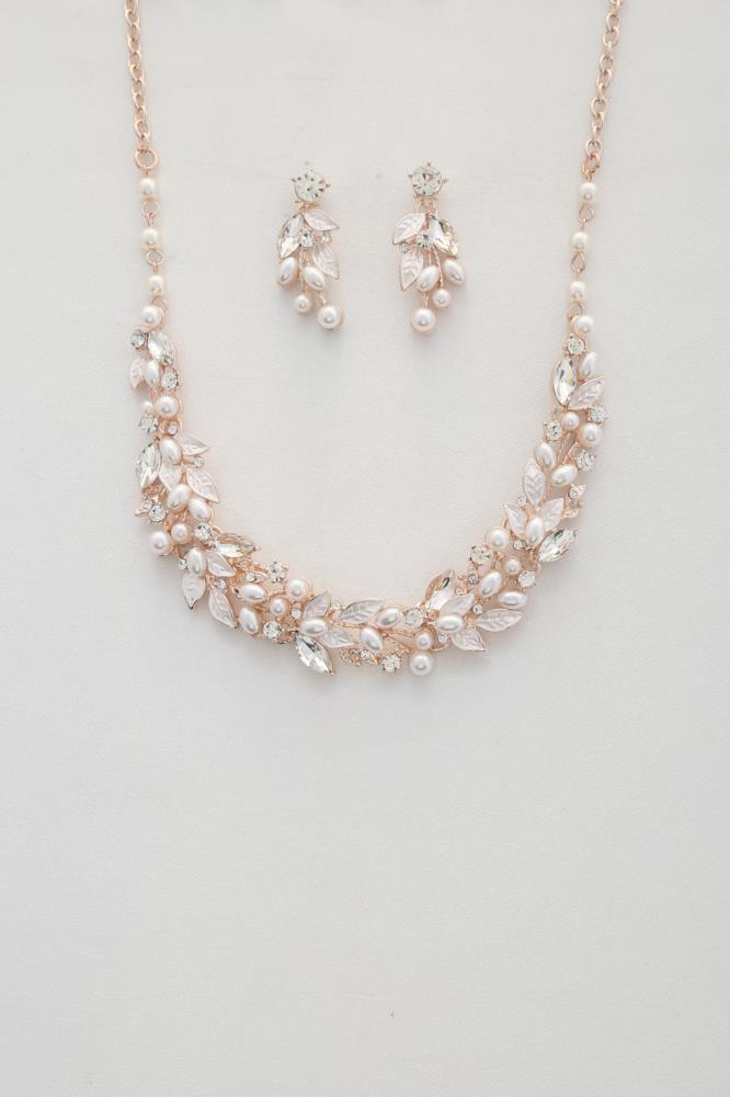 Leaf Pattern Pearl Crystal Necklace